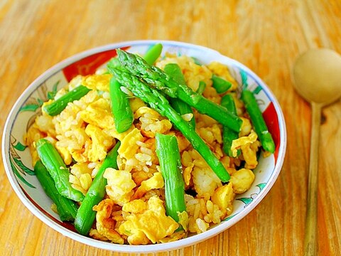 卵とアスパラの炒飯＊粉末醤油でパラパラ